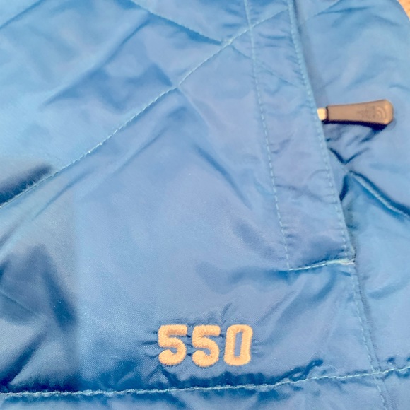 North Face Women’s 550 Puffer Vest - Picture 2 of 5